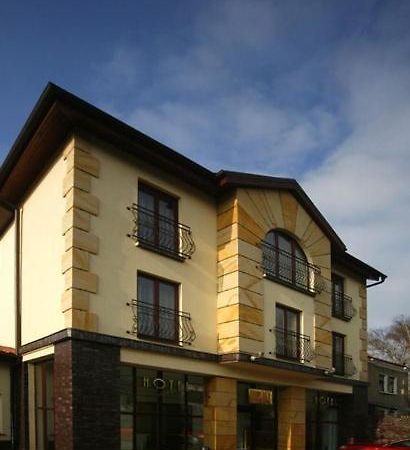 Hotel Marta Олава Екстериор снимка