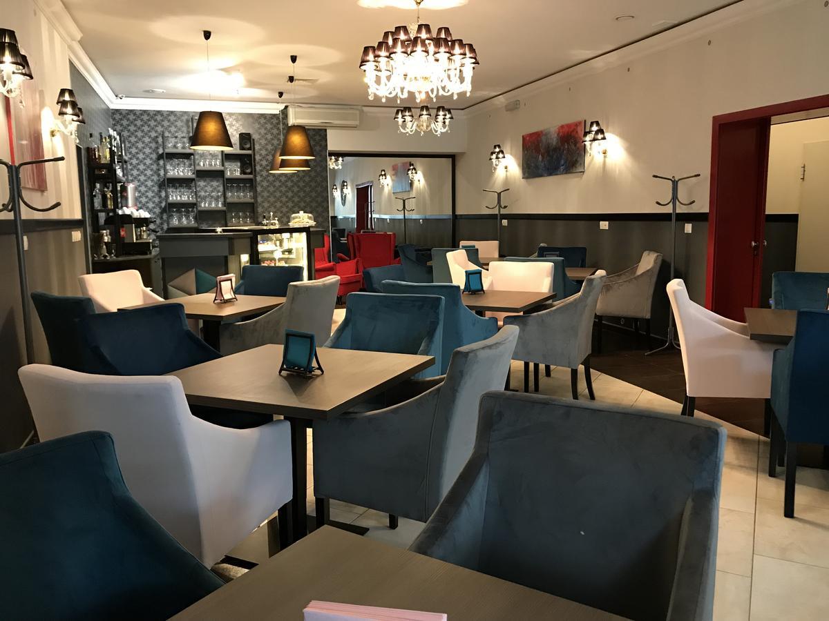 Hotel Marta Олава Екстериор снимка