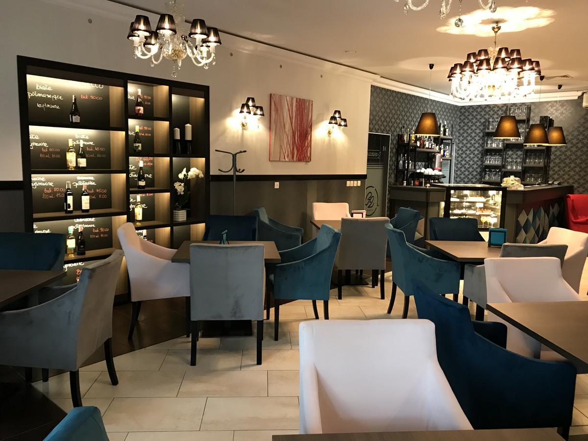 Hotel Marta Олава Екстериор снимка