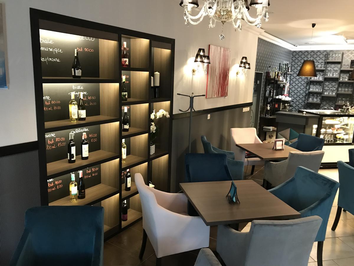 Hotel Marta Олава Екстериор снимка