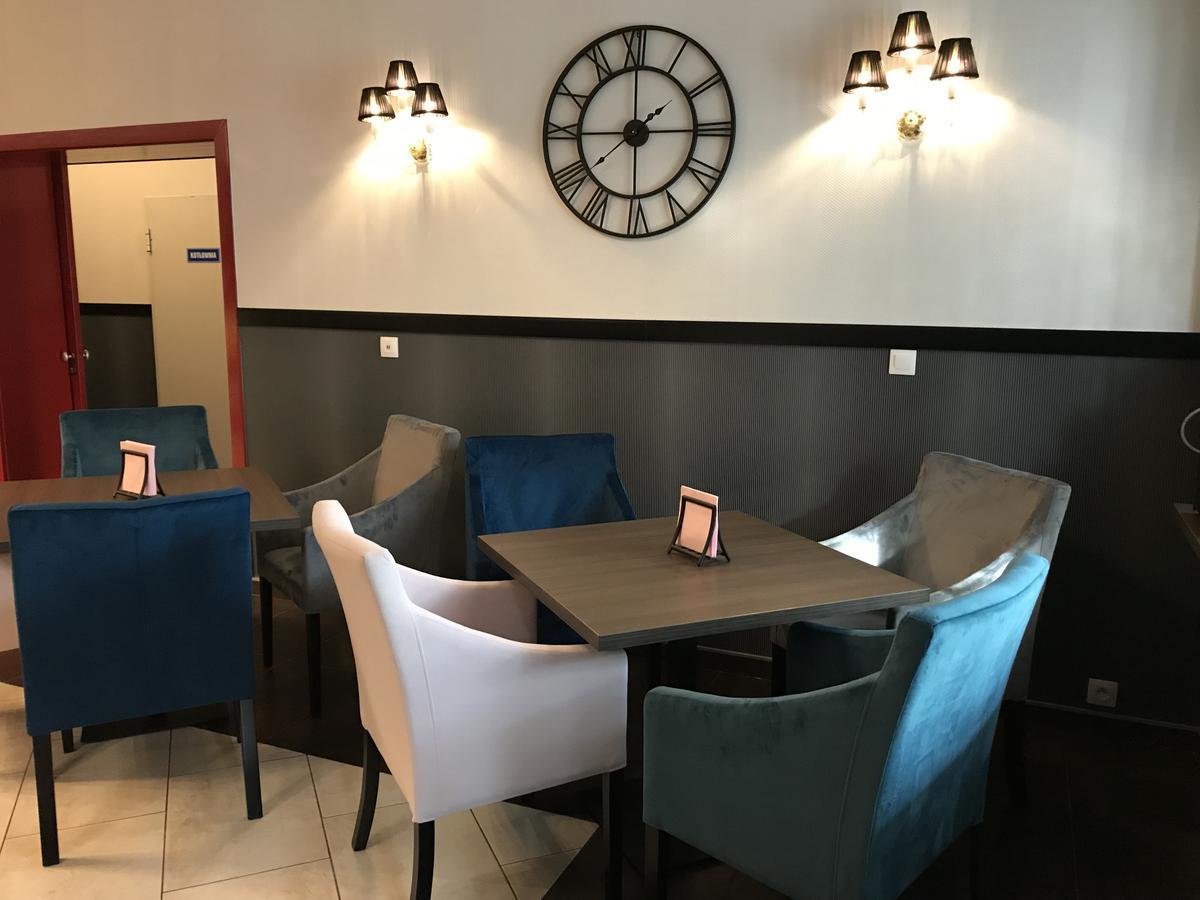Hotel Marta Олава Екстериор снимка