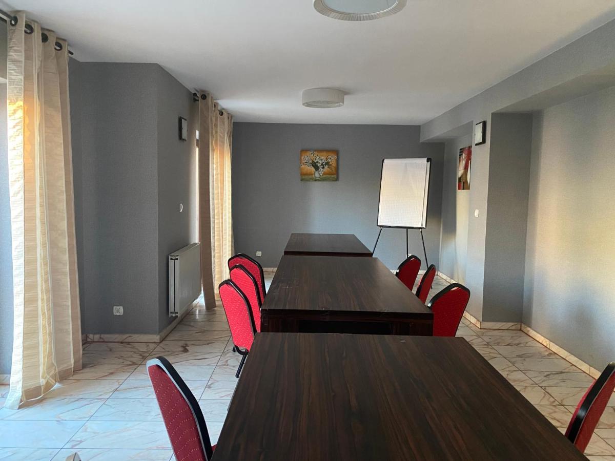 Hotel Marta Олава Екстериор снимка